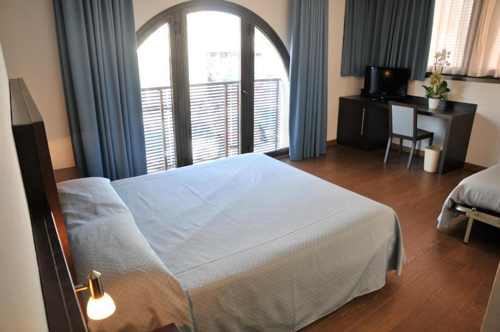 Hotel 5 Colonne Мірано Номер фото